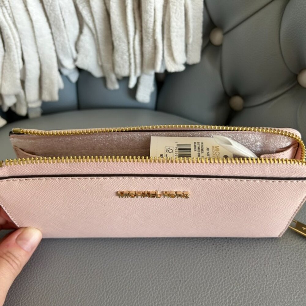 BNWT Michael Kors jet set zip wallet